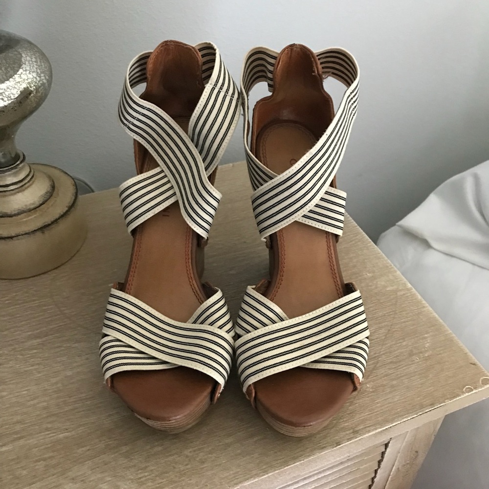 Beautiful Gianni Bini wedges. Sz 7.5